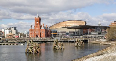 Cardiff, Uk: 10 Mart 2016: Cardiff Bay Güney Cardiff, Galler'in başkenti Cardiff baraj oluşturduğu alandır. Galce Meclisi orada bulunur.