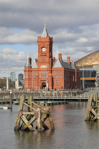 Cardiff, Uk: 10 Mart 2016: Pierhead bina listelenen bir sınıf binadır. Cardiff city'nın en bilinen yerlerinden biri olarak duruyor ve 1897 yılında Bute Dock şirket tarafından inşa edilmiş.