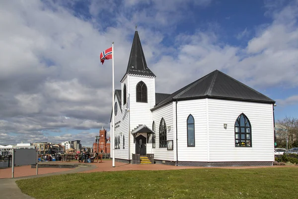 Cardiff, Uk: 10 Mart 2016: Norveç Kilisesi sanat merkezi bir Cardiff Bay içinde yer alan kültürel ve tarihsel ilgi noktası olduğunu. Bu bir Lutheran Kilisesi ve Roald Dahl bir çocuk olarak katıldığı