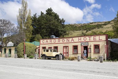 Wanaka, Yeni Zelanda: 20 Ekim 2015: tarihi Cardrona Hotel 1863 yılında kurulan altına hücum İlçesi'nde bir parçası olarak 1860 's içinde. Turistler ve yerliler için aynı için favori bir durak.
