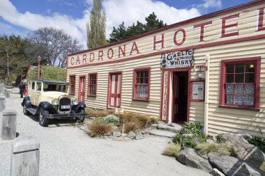 Wanaka, Yeni Zelanda: 20 Ekim 2015: tarihi Cardrona Hotel 1863 yılında kurulan altına hücum İlçesi'nde bir parçası olarak 1860 's içinde. Turistler ve yerliler için aynı için favori bir durak.