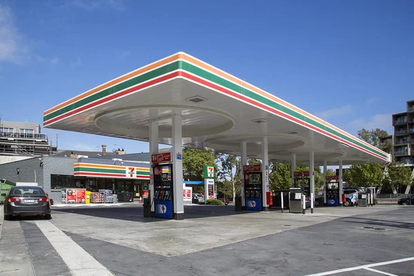 Melbourne Australia April 2018 Eleven Convenience Store Mobil Petrol Station — Stock Photo, Image