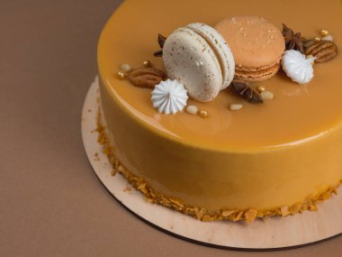 masada çikolata Fransız macarons karamelize tatlı pasta Close-Up süslenmiş