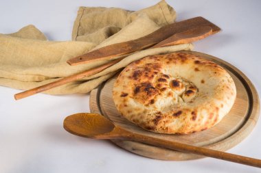 ahşap tahta kaşık ile ev yapımı fırında ekmek Close-Up