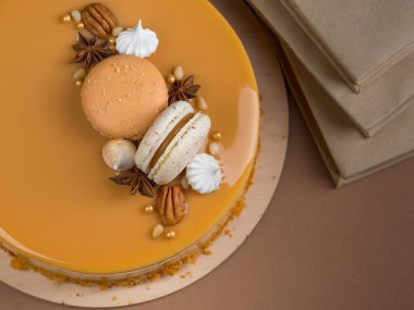 masada çikolata Fransız macarons karamelize tatlı pasta Close-Up süslenmiş