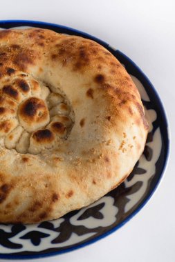 yakın ev yapımı fırında ekmek seramik plaka üzerinde çekim