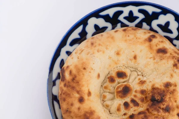 yakın ev yapımı fırında ekmek seramik plaka üzerinde çekim