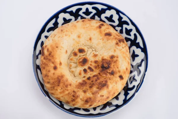 yakın ev yapımı fırında ekmek seramik plaka üzerinde çekim