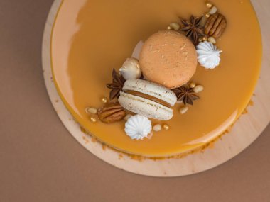 masada çikolata Fransız macarons karamelize tatlı pasta Close-Up süslenmiş