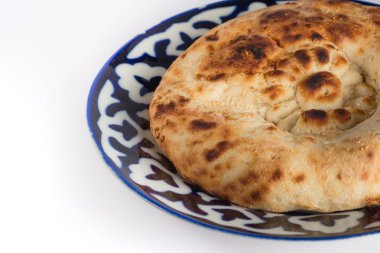 yakın ev yapımı fırında ekmek seramik plaka üzerinde çekim