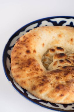 yakın ev yapımı fırında ekmek seramik plaka üzerinde çekim