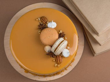 masada çikolata Fransız macarons karamelize tatlı pasta Close-Up süslenmiş