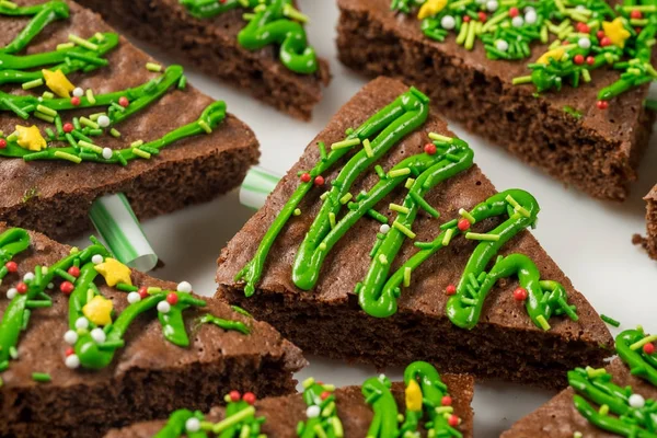 Primo Piano Appetitose Torte Miele Forma Abete Tavolo Bianco — Foto Stock