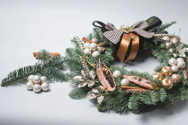 Gros Plan Couronne Noël Avec Branches Sapin Vert Décoration — Photo