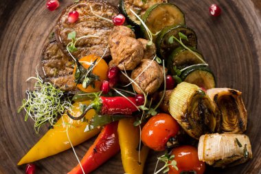 plaka renk ızgara sebzeli görünümünü kapat 