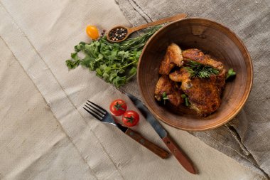 kızarmış tavuk, sebzeli kopya alanı ile Üstten Görünüm