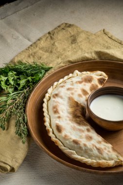 ev yapımı pasta, otlar ve soğumuş krem, en iyi manzaralı Tablo ayarı