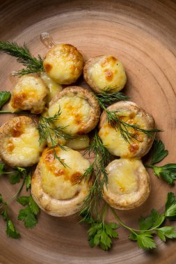 peynir ve otlar ile mantar