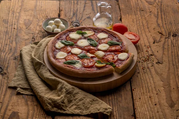 Margarita Pizza Fából Készült Asztal Másol Hely Összetevők — Stock Fotó