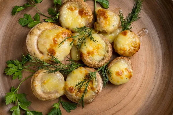 peynir ve otlar ile mantar