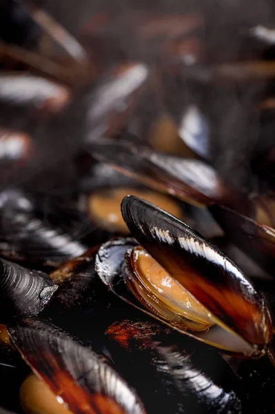 Close Mussels Cooking Black Pan — Stock Photo, Image