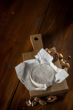 rustik düz brie peyniri ile yatıyordu kurulu üstten görünüm kopya alanı ile Fındıklı, kesme