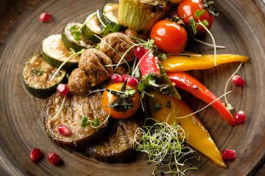 plaka renk ızgara sebzeli görünümünü kapat 