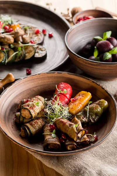 Grilled Stuffed Vegetables Plums Pomegranate Grains Wooden Table Close — Free Stock Photo