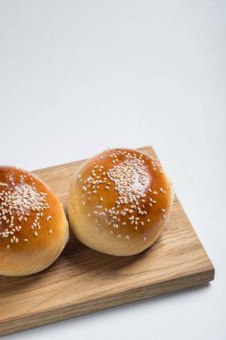 Hamburger ekmek buns kopya alanı ile ahşap tahta üzerinde yakın çekim