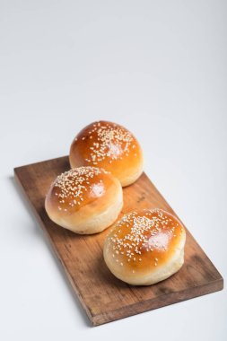 Burger ekmek buns kopya alanı ile ahşap tahta üzerinde