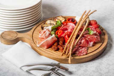 İtalyan salumi et tabağı ile prosciutto jambonu, pancetta, bresaola salamı