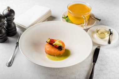 Restoran kahvaltı Tablo ayarı servis salata somon mousse