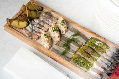 Balık sashimi ekmek en iyi görünümü ile görev yaptı.