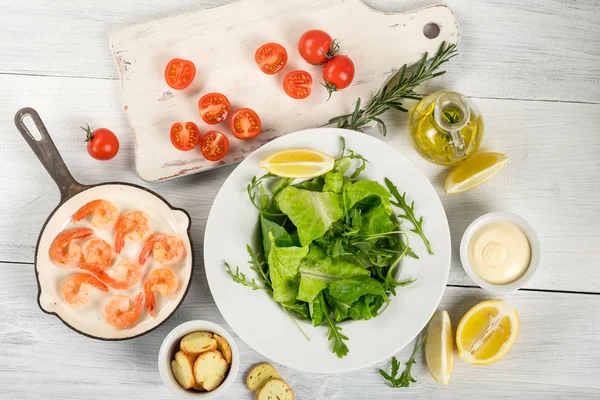 Vista Superior Los Ingredientes Para Cocinar Ensalada Con Vegetación Tomates — Foto de Stock