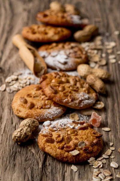 Close Van Zelfgemaakte Koekjes Met Noten Houten Lepel — Stockfoto