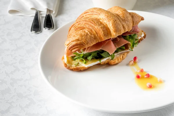 Fresh Croissant Sandwich White Plate Utensils Close — Stock Photo, Image