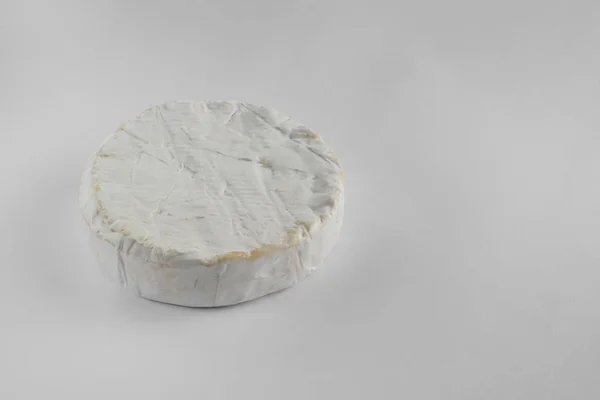 Gros Plan Fromage Camembert Blanc Savoureux Isolé Sur Fond Blanc — Photo