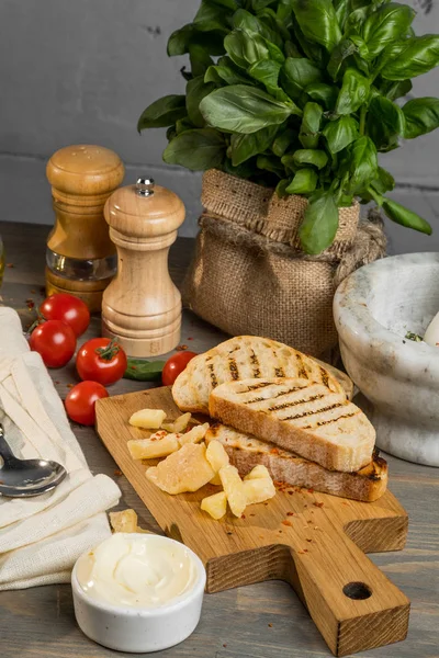 Cena Cocina Sopa Antipasti Bruschetta Con Queso Salsa Crema Tomates — Foto de Stock