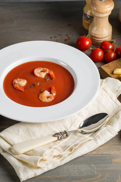 Sopa Tomate Con Hierbas Gambas — Foto de stock gratuita