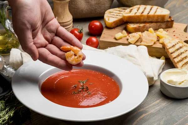 Sopa Tomate Com Ervas Camarões — Fotografia de Stock