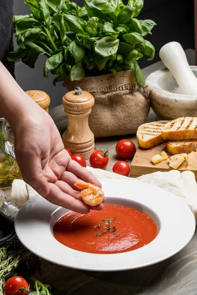 Sopa Tomate Con Hierbas Gambas — Foto de Stock