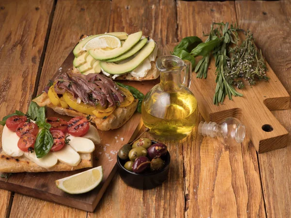 Close Delicious Sandwiches Set Olives Wooden Board — Stock Photo, Image