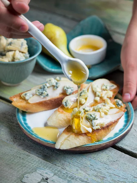 Close Male Hands Baguette Soft Dor Blue Cheese Pear Honey — Free Stock Photo