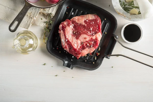 Faire Cuire Steak Recette Livre Cuisine Photo Nourriture Fond Bois — Photo
