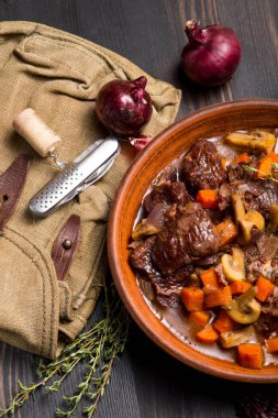 Karelya güveç et ve sebze pişmiş. Gıda arka plan