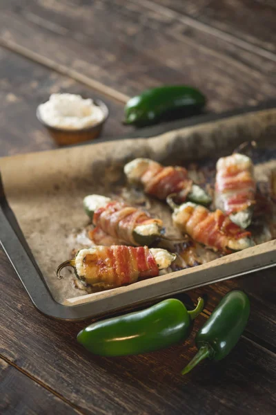 Pimientos Jalapeños Con Queso Tocino Carne Receta Alimentos Sobre Fondo —  Fotos de Stock