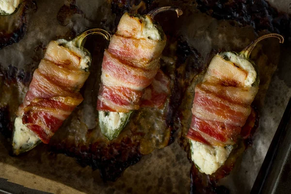 Gebakken Jalapeno Pepers Gevuld Met Kaas Spek Food Recept Houten — Stockfoto