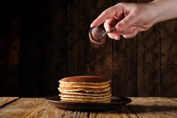 Stack Pancakes Cocoa Chocolate Powder Splashes Cooking Chef Hand Wooden — Stock Photo, Image