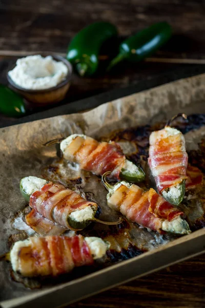 Pepers Gebakken Met Kaas Spek Gebakken Food Recept Houten Achtergrond — Stockfoto