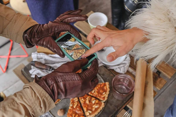 Close Male Female Hands Take Picture Homemade Sweet Chocolate Pie — Stok Foto